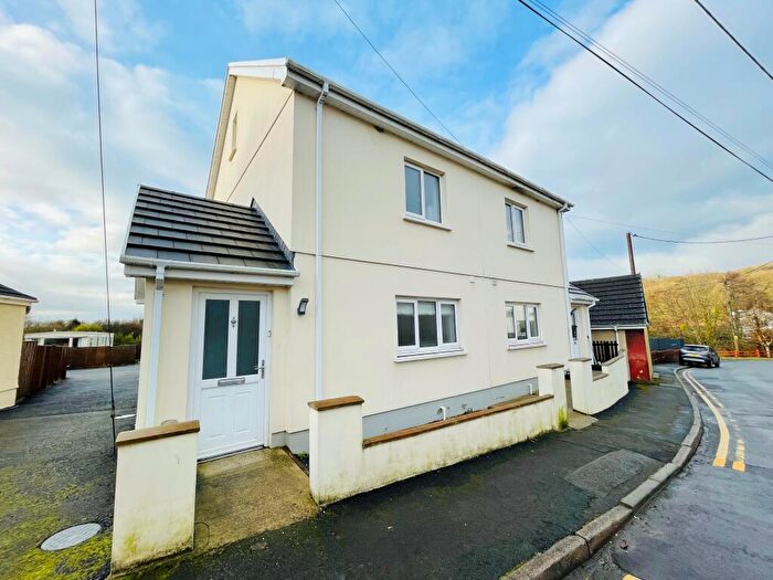 4 Bedroom Semi-Detached House To Rent In Heol Y Pentre, Ponthenry, Llanelli, Carmarthenshire, SA15