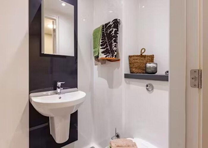 1 Bedroom Flat To Rent In - Alscot Road Bermondsey, London, SE1