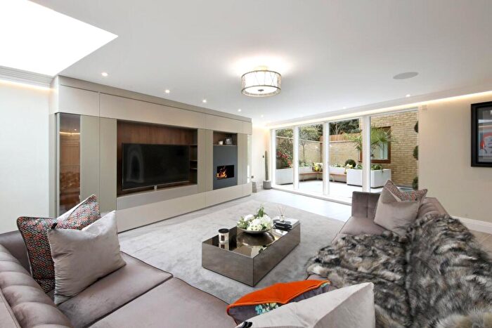 4 Bedroom Detached House For Sale In Bishops Road, Highgate, N6