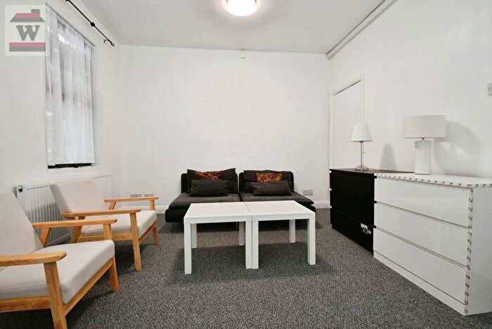 1 Bedroom Flat To Rent In King Street, Southall, UB2