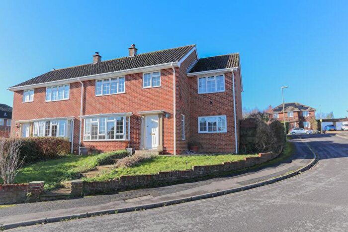 4 Bedroom Semi-Detached House To Rent In Rosedale Close, Titchfield, PO14