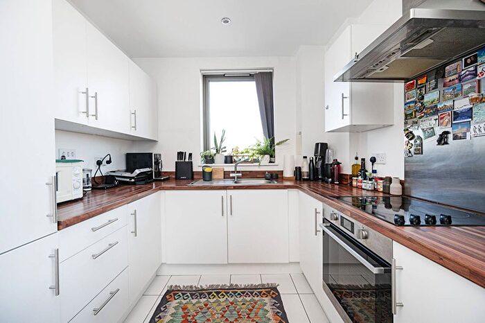 1 Bedroom Flat For Sale In Essian Street, Tower Hamlets, London, E1