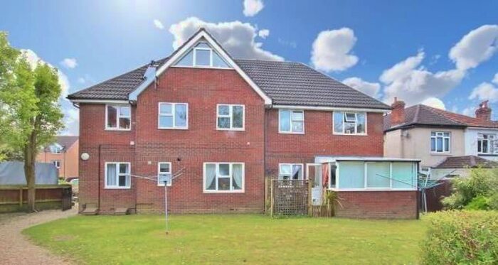 2 Bedroom Flat To Rent In St. Edmunds Road, Southampton, SO16