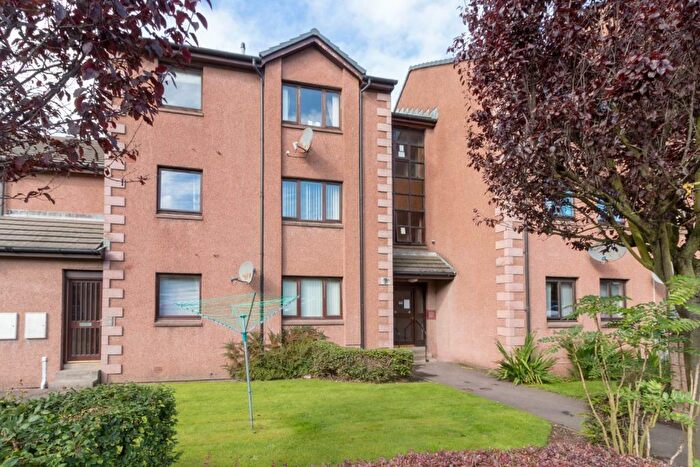 2 Bedroom Flat To Rent In Almerie Close, Arbroath, Angus, DD11