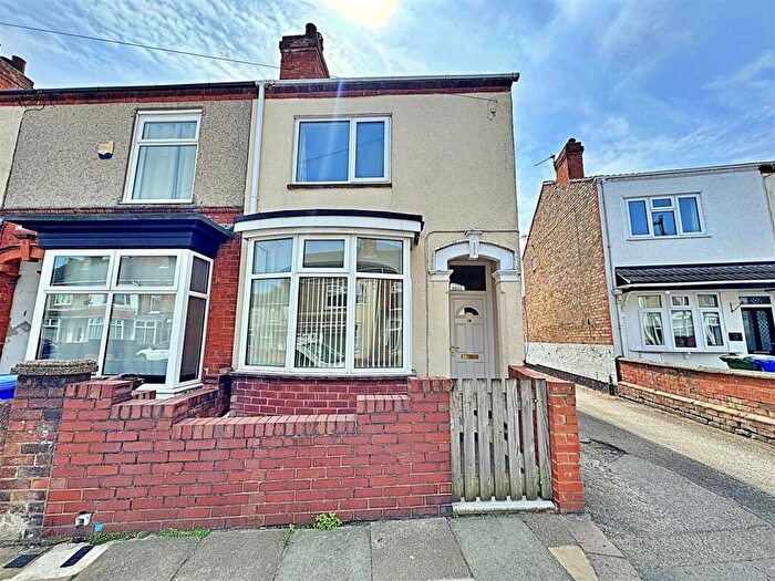 3 Bedroom End Of Terrace House For Sale In Whites Road, Cleethorpes, N.E. Lincs, DN35