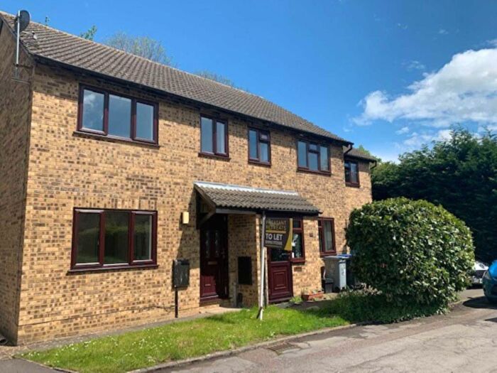 3 Bedroom Semi-Detached House To Rent In Dove House Close, Eynsham, OX29