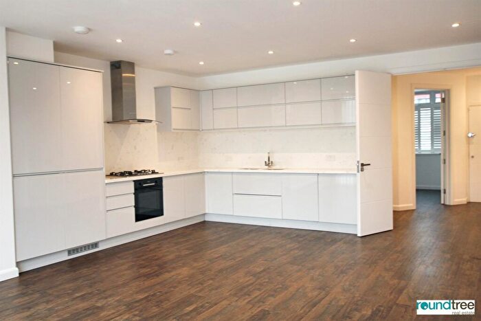 4 Bedroom House To Rent In Rundell Crescent, Hendon, NW4