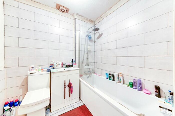 1 Bedroom Flat For Sale In Illingworth Close, Mitcham, CR4