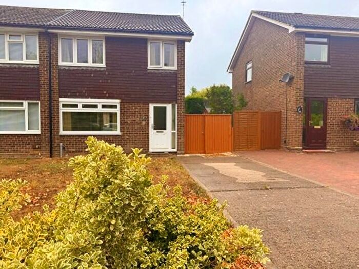 3 Bedroom House To Rent In Wordsworth Avenue, Newport Pagnell, MK16