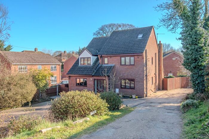 4 Bedroom Detached House For Sale In Post Office Road, Lingwood, Norwich, NR13