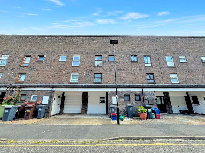 6 Bedroom Town House To Rent In Summerwood Road, Isleworth, TW7