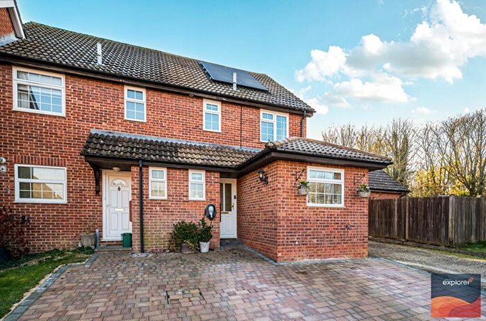 3 Bedroom End Of Terrace House For Sale In Exeter Close, Kempshott Rise, RG22