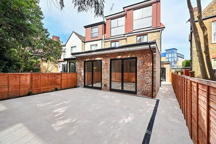 3 Bedroom Flat For Sale In Sutton Lane South, Chiswick, London, W4