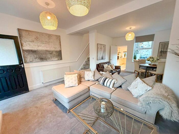 3 Bedroom Terraced House For Sale In Wesley Place, Silsden, BD20