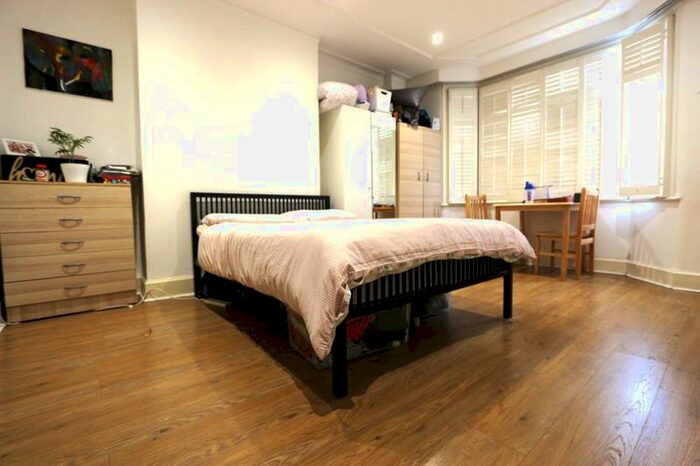 Property To Rent In Hedge Lane, London, N13