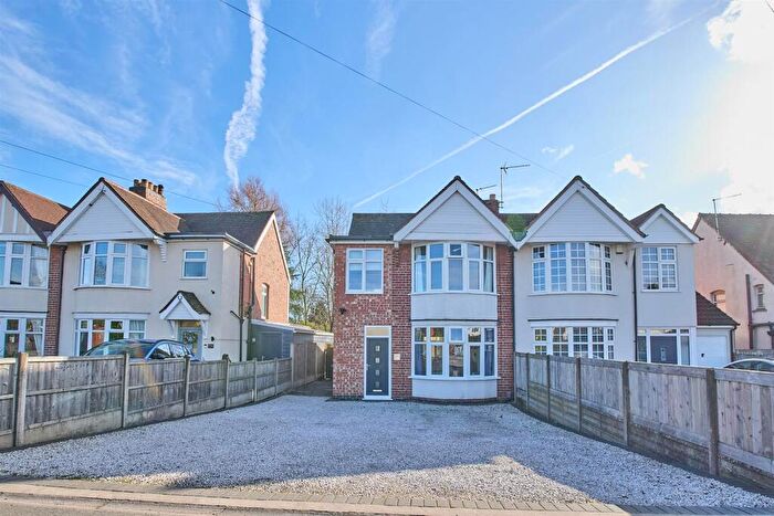 3 Bedroom Semi-Detached House For Sale In Coventry Road, Hinckley, LE10