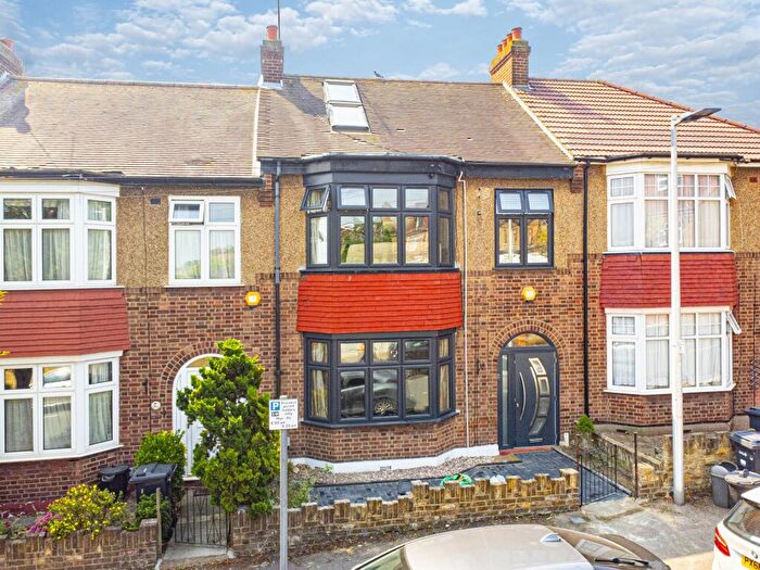 3 Bedroom House To Rent In Rose Avenue, South Woodford, E18