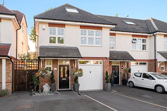 4 Bedroom End Of Terrace House For Sale In Andrews Gate, Shepperton, TW17
