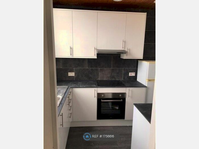 1 Bedroom Flat To Rent In Carlton Drive, London, SW15