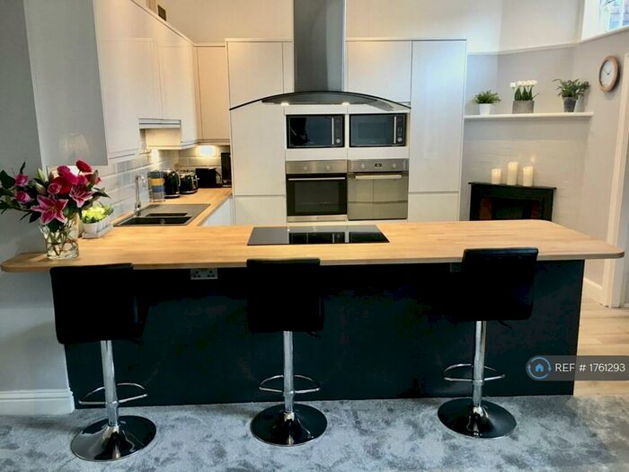 6 Bedroom Semi-Detached House To Rent In Balham Park Road, London, SW12