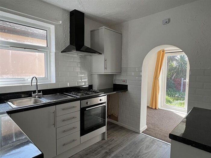 2 Bedroom Detached House To Rent In Regent Road, Rhyl, LL18