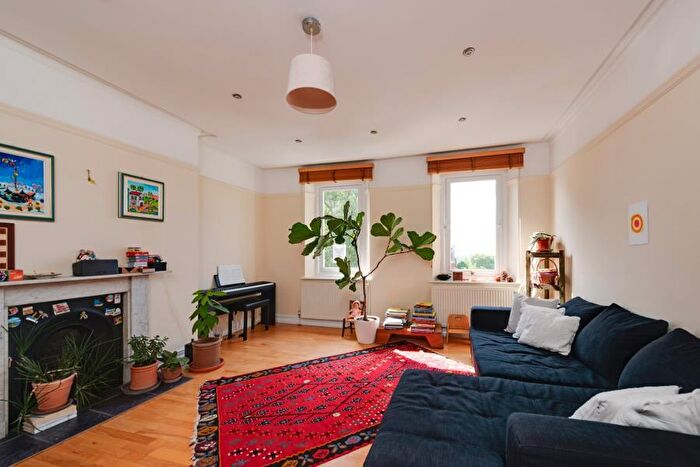 3 Bedroom Apartment To Rent In Cannon Place, Hampstead, NW3