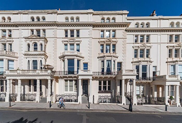 2 Bedroom Flat For Sale In Palmeira Square, Hove, BN3