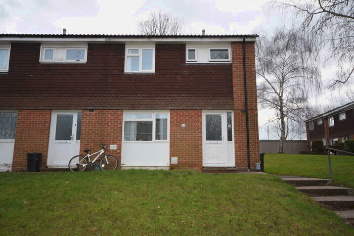 3 Bedroom End Of Terrace House To Rent In Rye Close, Guildford, GU2