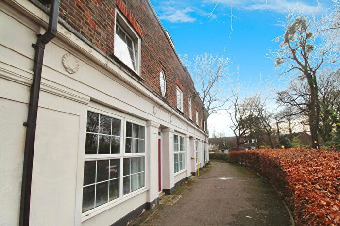 2 Bedroom Flat For Sale In Wide Lane, Southampton, Hampshire, SO18