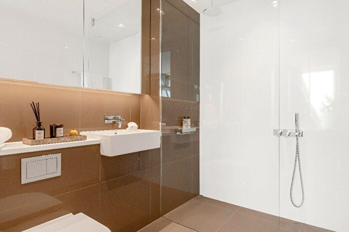 Apartment To Rent In Newfoundland Place, London, E14
