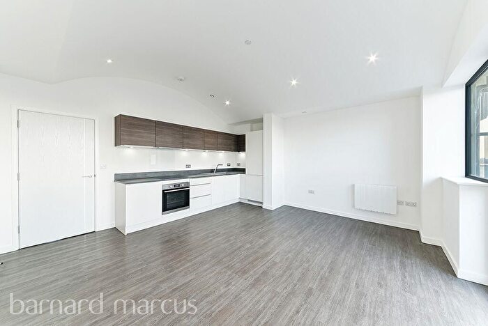 2 Bedroom Flat To Rent In Euro House, Whetstone, N20