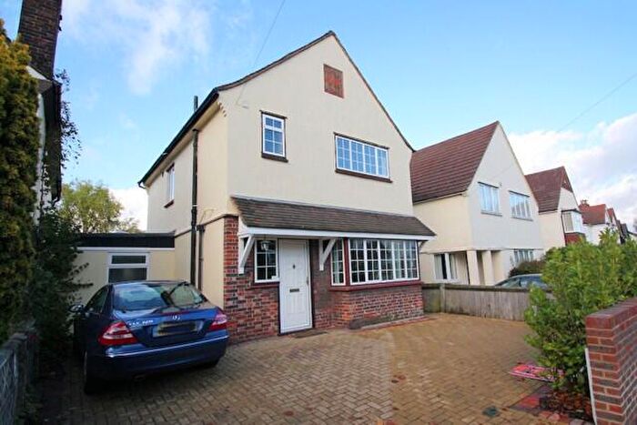 3 Bedroom Detached House To Rent In Goldsworth Road, Woking, GU21