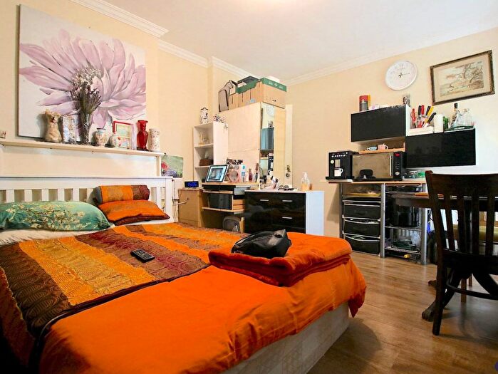 1 Bedroom Flat For Sale In Boden House, Shoreditch, London, E1