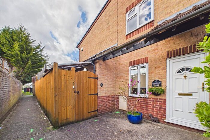 2 Bedroom Maisonette For Sale In Bamburgh Close, Reading, Berkshire, RG2
