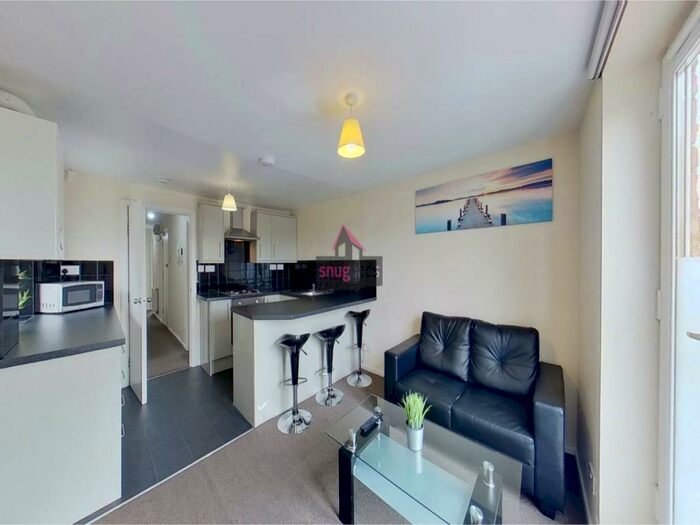 3 Bedroom Flat To Rent In Bolton Road, Salford, Manchester, M6