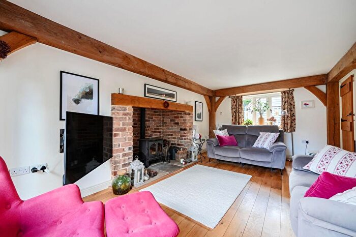 2 Bedroom Detached House For Sale In Hook Road, North Warnborough, RG29
