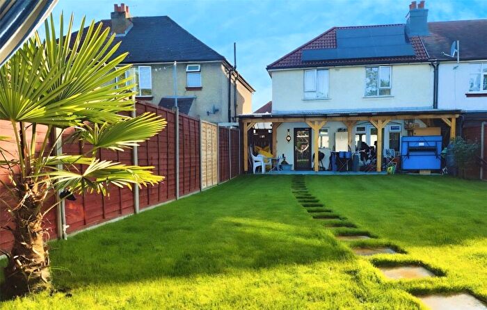 3 Bedroom Semi-Detached House To Rent In Warren Avenue, Southampton, Hampshire, SO16