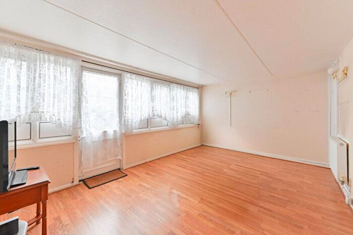 4 Bedroom Flat For Sale In Bolton Court, Battersea, London, SW11