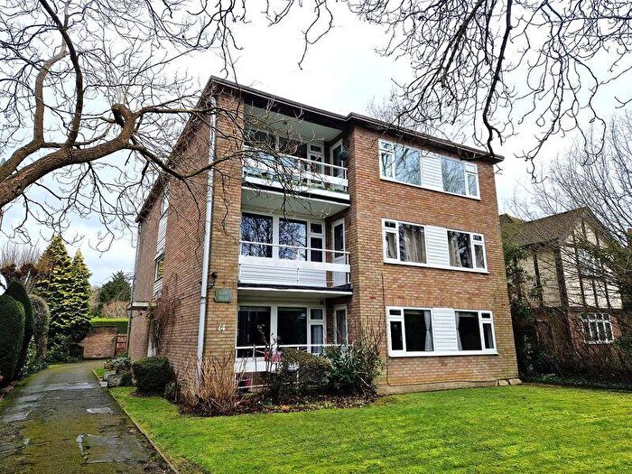 1 Bedroom Flat For Sale In The Avenue, Hatch End, HA5