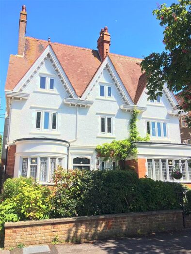 2 Bedroom Flat To Rent In Grimston Gardens, Folkestone, CT20