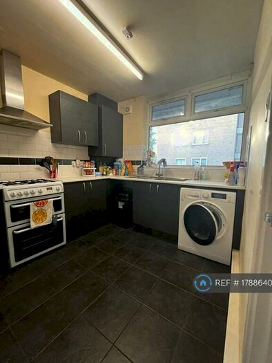 4 Bedroom Maisonette To Rent In Lynch Walk, London, SE8