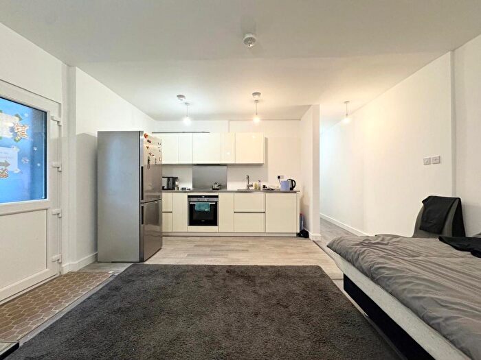1 Bedroom Flat To Rent In Seven Sisters Road, N15