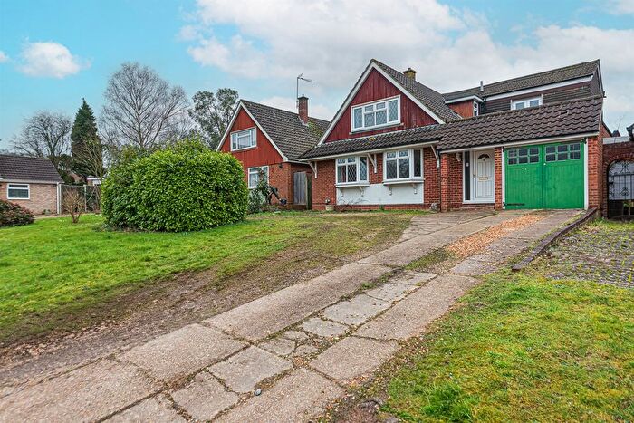 4 Bedroom Detached House To Rent In Copse Drive, Wokingham, RG41