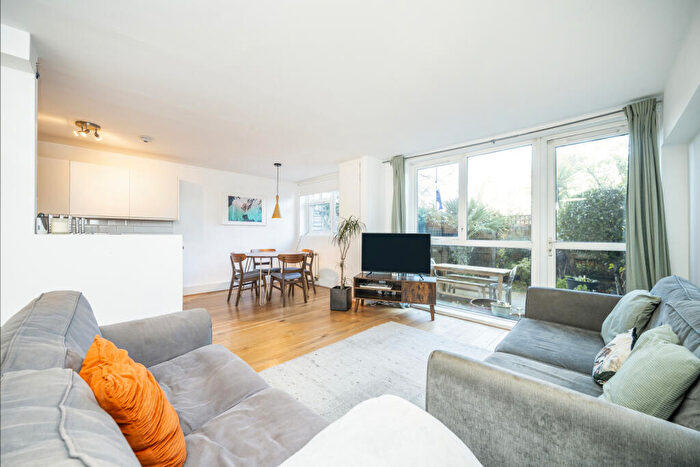 3 Bedroom Flat For Sale In Hertford Road, London, N1