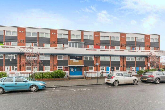 2 Bedroom Flat To Rent In Evering Road, Stoke Newington, London, N16