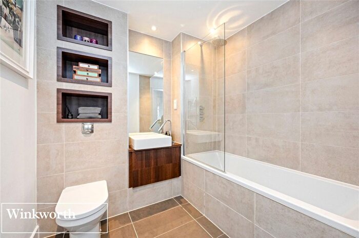 2 Bedroom Flat For Sale In Goldstone Crescent, Hove, East Sussex, BN3