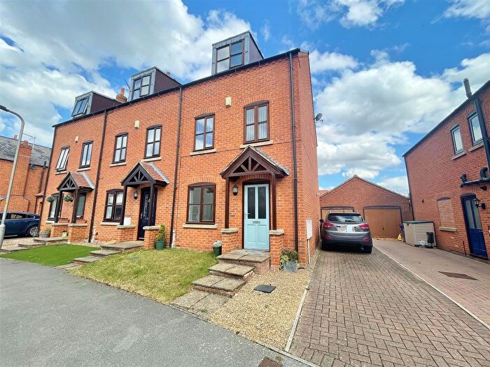 3 Bedroom Town House To Rent In Barn Elms, Camblesforth, Selby, YO8