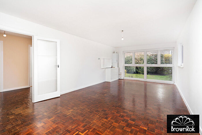 2 Bedroom Apartment To Rent In Foxgrove, London, N14