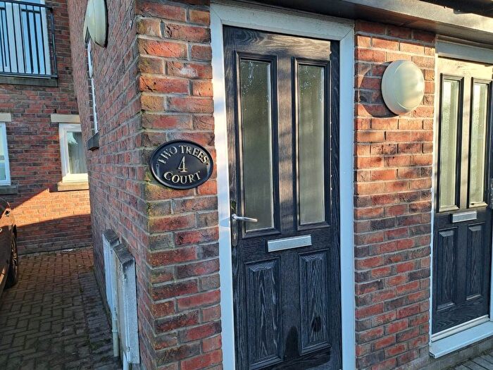 2 Bedroom Flat To Rent In Two Trees Lane, Denton, M34