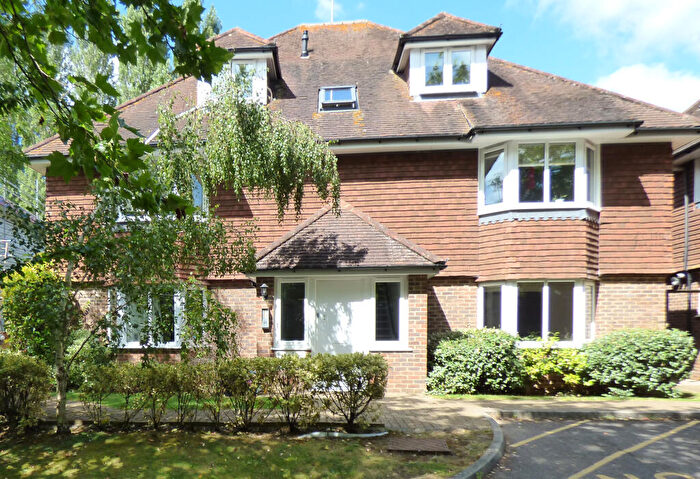 2 Bedroom Duplex To Rent In Leatherhead, KT22